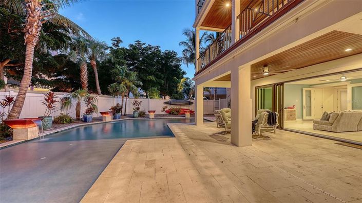 Image No.67-4 Bed Property for sale