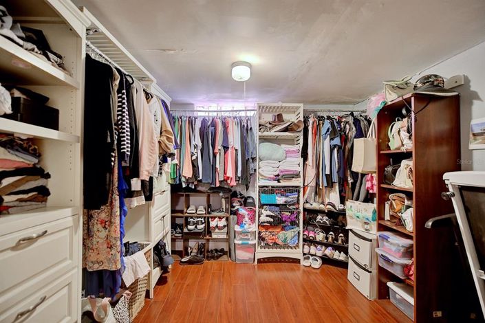 Image No.24-4 Bed Property for sale