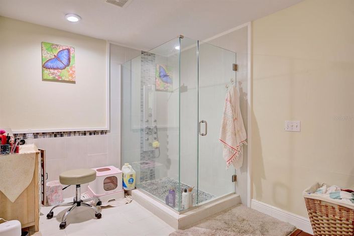 Image No.27-4 Bed Property for sale