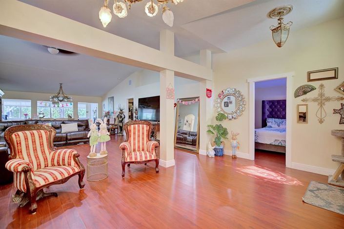 Image No.6-4 Bed Property for sale