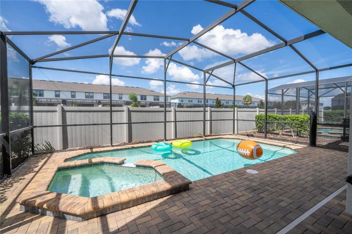 Image No.11-6 Bed Property for sale