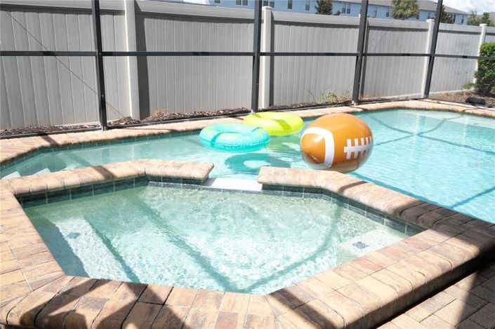 Image No.13-6 Bed Property for sale