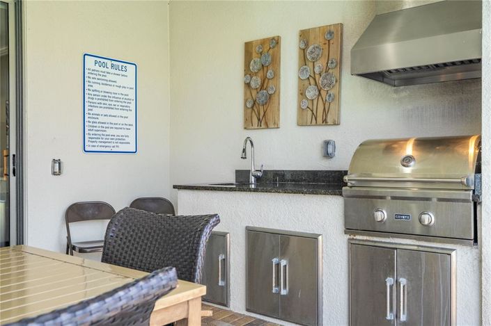 Image No.17-6 Bed Property for sale