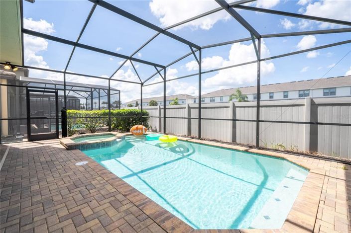 Image No.19-6 Bed Property for sale