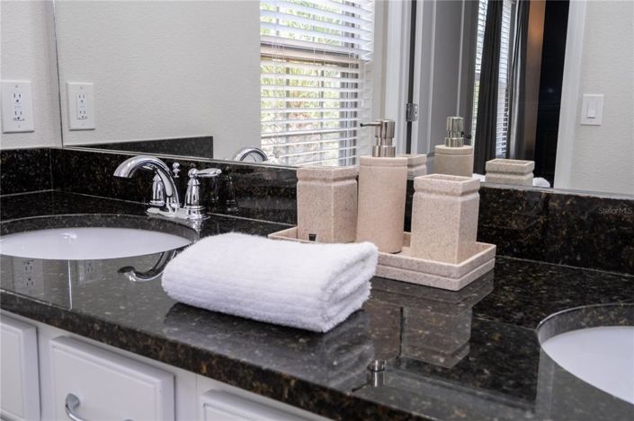 Image No.66-6 Bed Property for sale