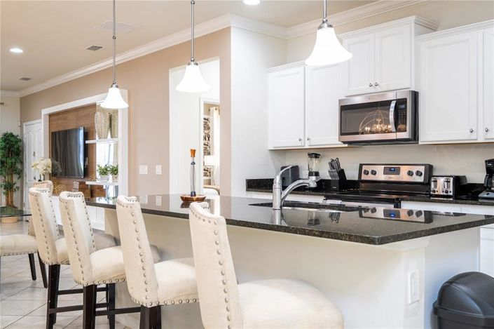 Image No.70-6 Bed Property for sale