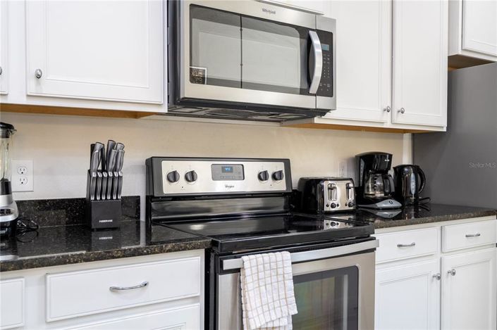 Image No.72-6 Bed Property for sale