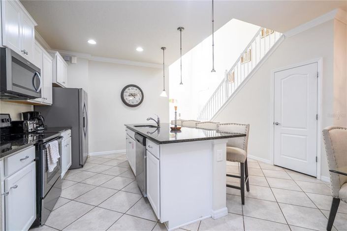 Image No.73-6 Bed Property for sale