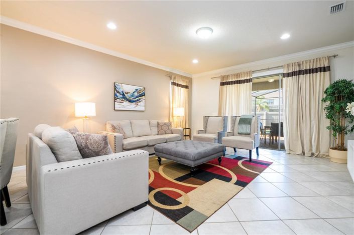 Image No.77-6 Bed Property for sale