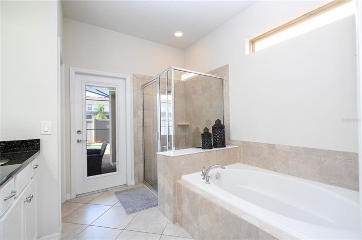 Image No.87-6 Bed Property for sale