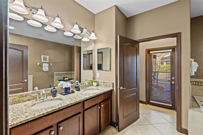 Image No.29-9 Bed Property for sale