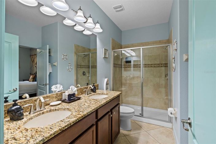 Image No.33-9 Bed Property for sale