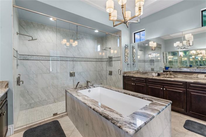 Image No.25-11 Bed Property for sale