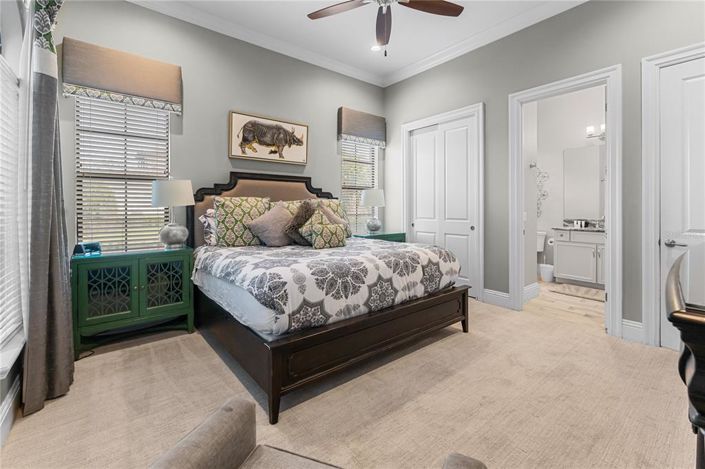 Image No.28-11 Bed Property for sale