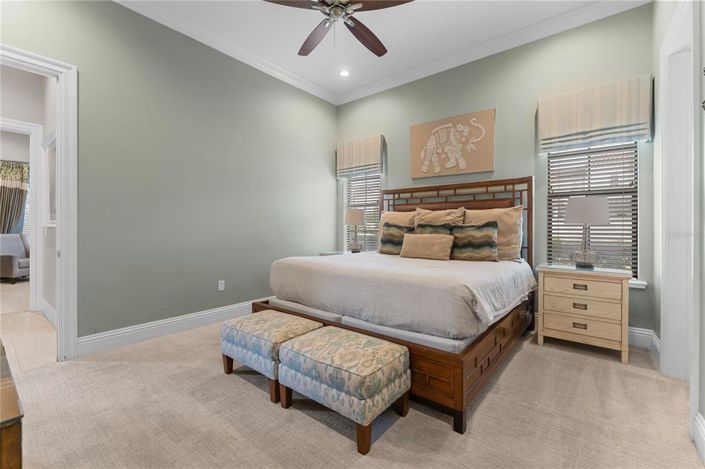 Image No.32-11 Bed Property for sale