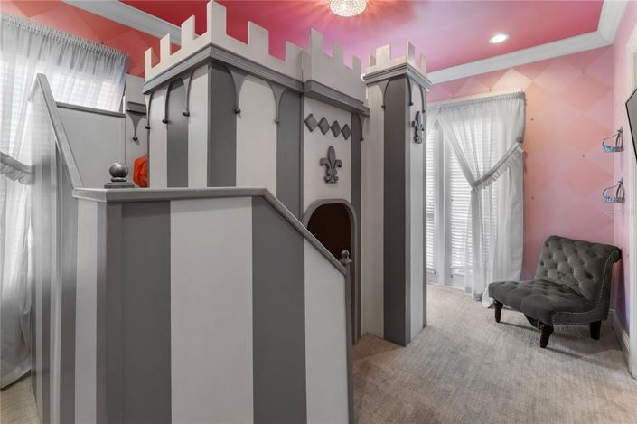 Image No.44-11 Bed Property for sale