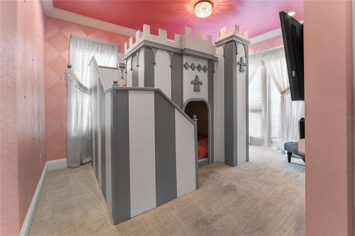 Image No.47-11 Bed Property for sale