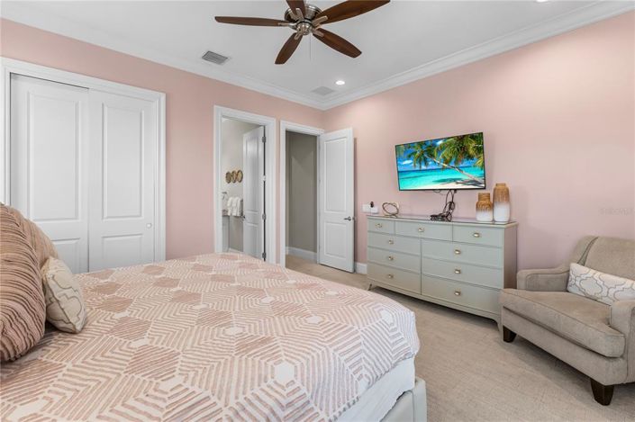 Image No.77-11 Bed Property for sale