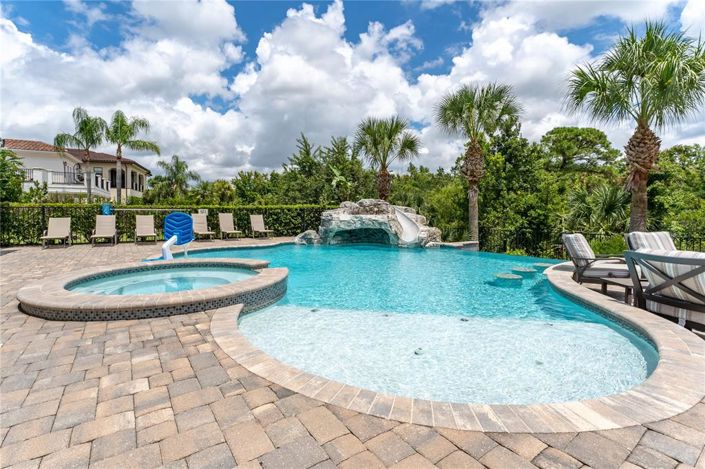 Image No.86-11 Bed Property for sale