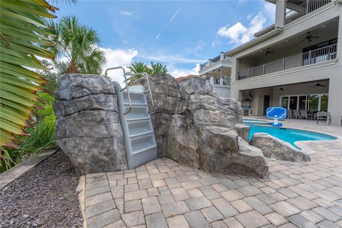 Image No.90-11 Bed Property for sale