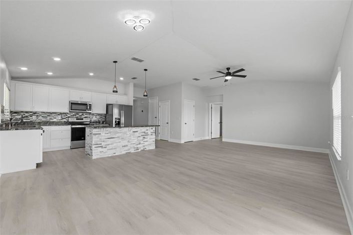 Image No.38-4 Bed Property for sale