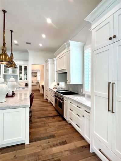 Image No.10-5 Bed Property for sale