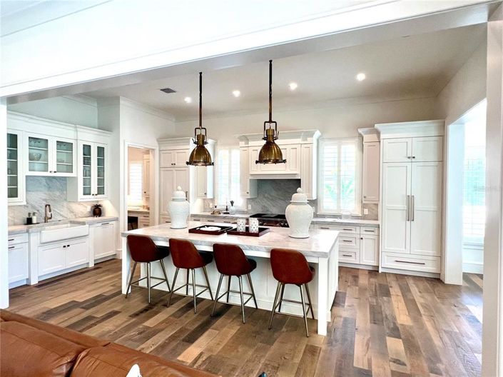 Image No.9-5 Bed Property for sale