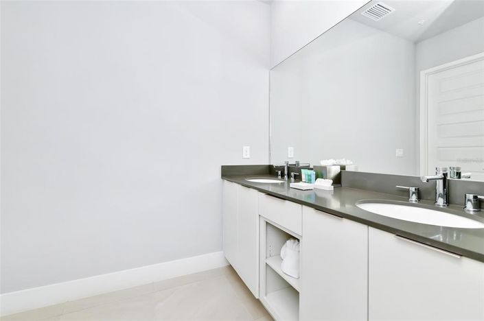 Image No.48-3 Bed Property for sale