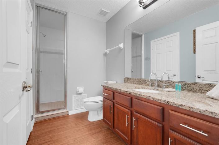 Image No.22-6 Bed Property for sale