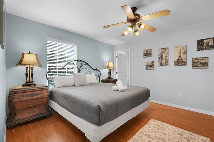 Image No.28-6 Bed Property for sale