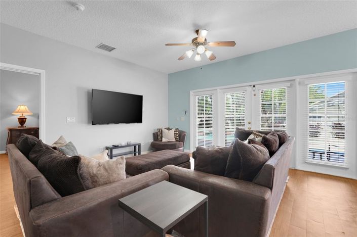 Image No.9-6 Bed Property for sale