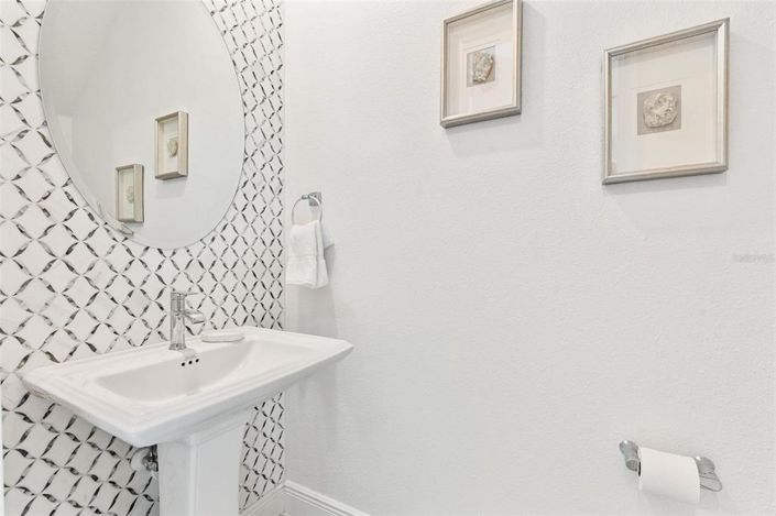 Image No.37-5 Bed Property for sale