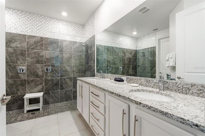 Image No.40-5 Bed Property for sale