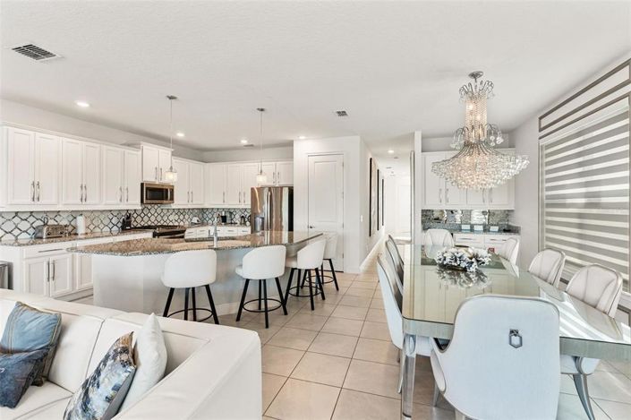 Image No.50-5 Bed Property for sale