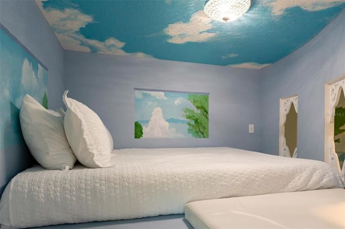 Image No.52-5 Bed Property for sale