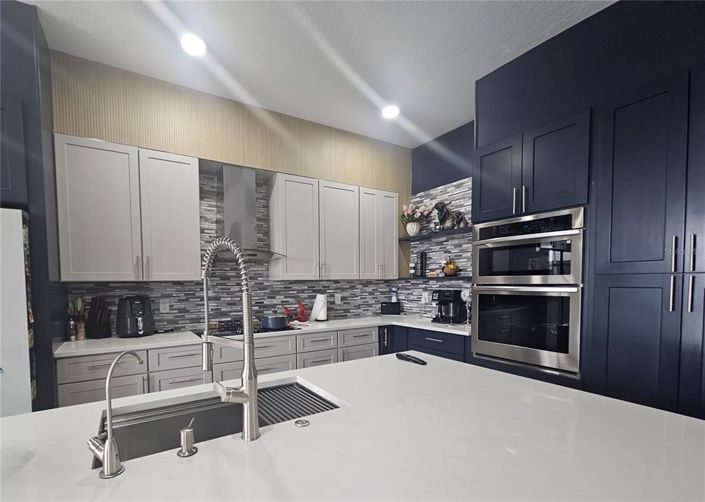 Image No.12-5 Bed Property for sale