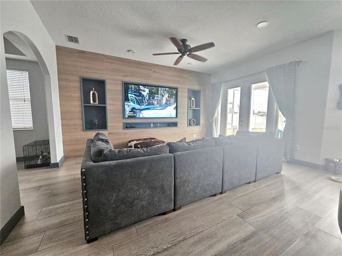 Image No.17-5 Bed Property for sale