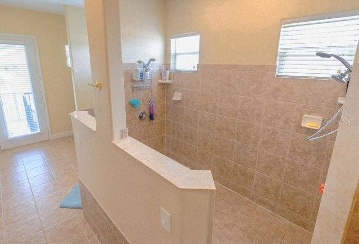 Image No.27-5 Bed Property for sale