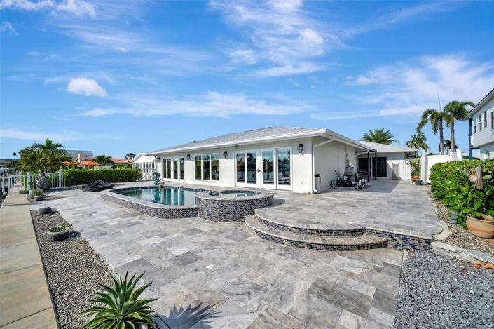 Image No.57-3 Bed Property for sale