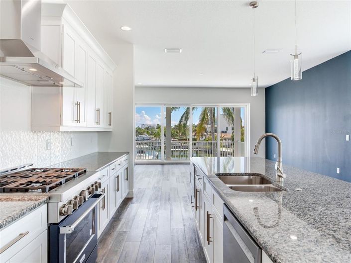 Image No.10-4 Bed Property for sale