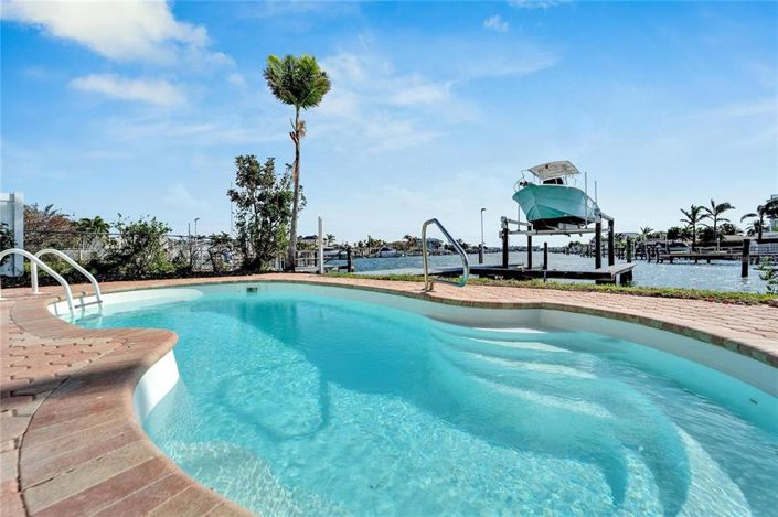 Image No.66-4 Bed Property for sale