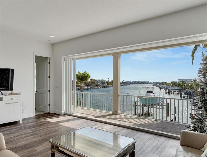 Image No.77-4 Bed Property for sale