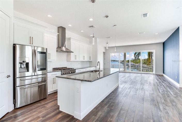 Image No.8-4 Bed Property for sale