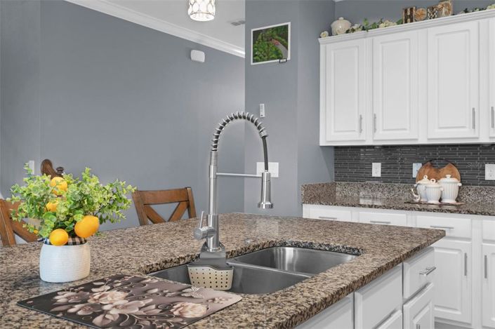 Image No.12-5 Bed Property for sale