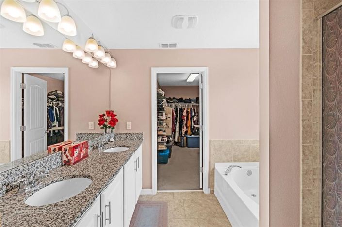 Image No.17-5 Bed Property for sale