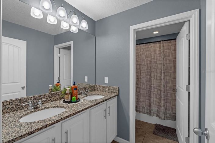 Image No.18-5 Bed Property for sale