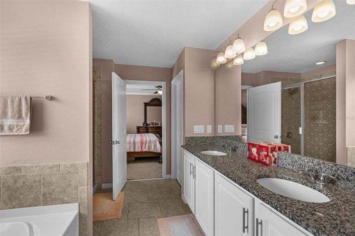 Image No.20-5 Bed Property for sale