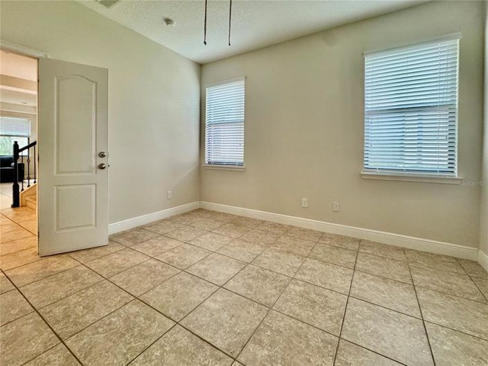 Image No.12-4 Bed Townhouse for sale