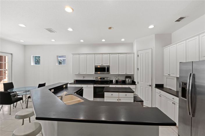 Image No.9-4 Bed Property for sale