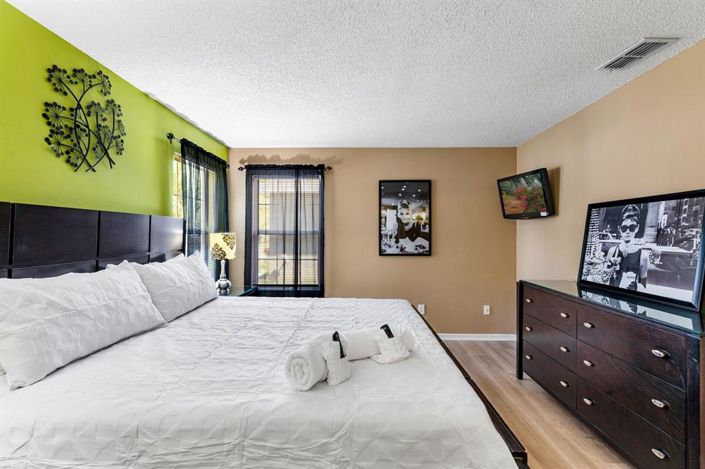 Image No.13-7 Bed Property for sale